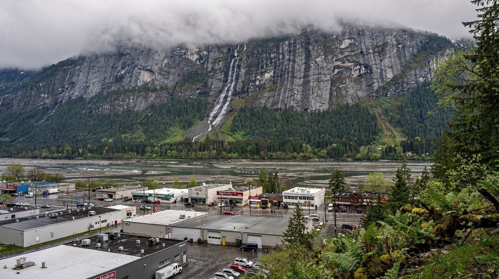 Squamish vs Whistler: Where Should You Base Yourself?